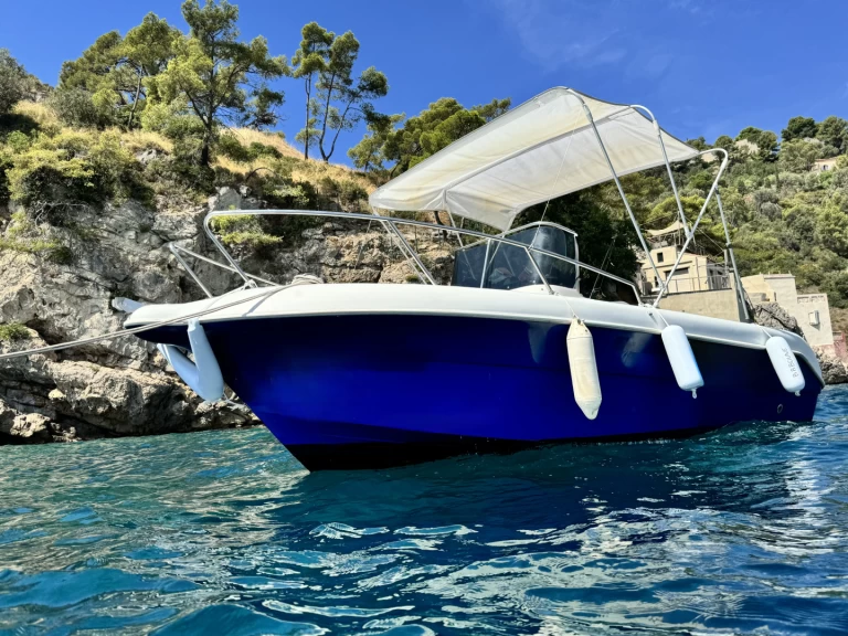 Hire a Pacific Craft Pacific Craft 550 Open Toulon