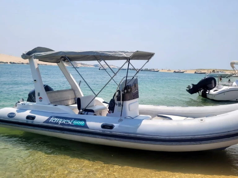 Charter a Capelli Tempest 600 in Grand Piquey on Samboat
