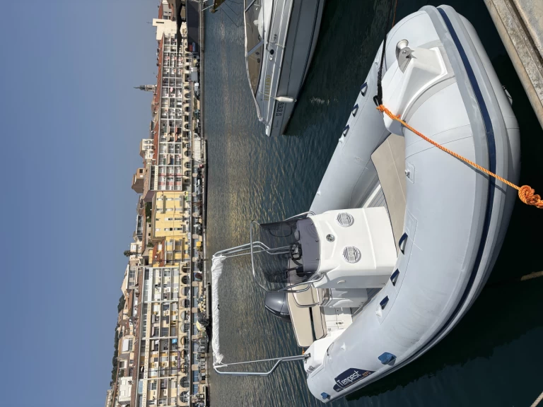 Yacht charter Sète - Capelli Tempest 570 on SamBoat