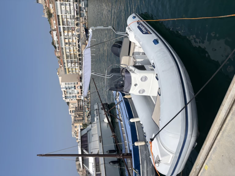 Hire a Capelli Tempest 570 Sète