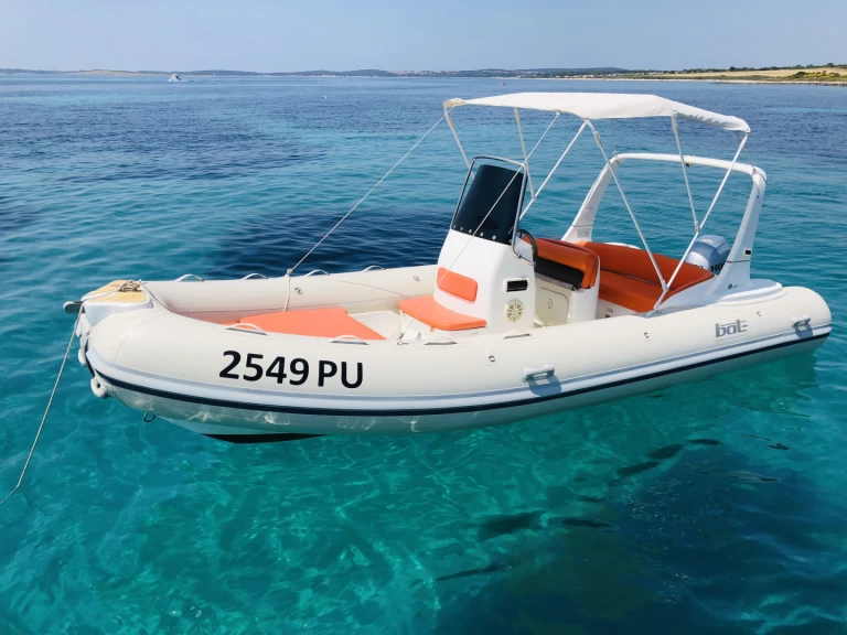 Hire RIB with or without skipper Bat 590 Medulin