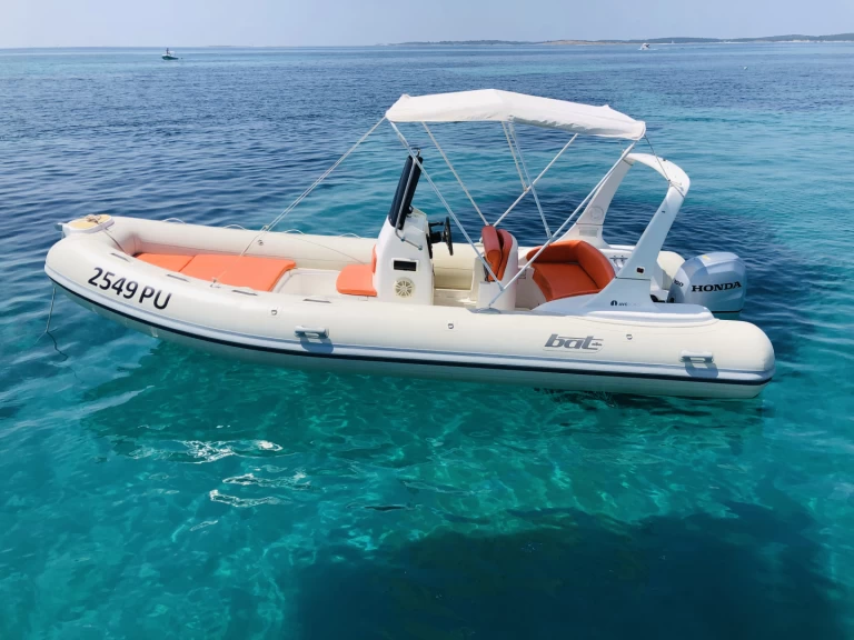 Hire RIB Bat 590 with a boat licence