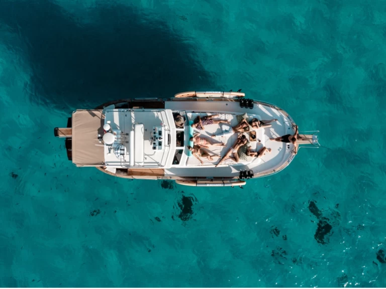 Motorboat to hire Sant Antoni de Portmany at the best price