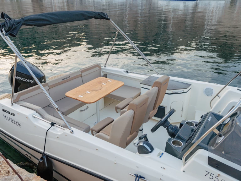 Yacht hire Marseille cheap Activ 755 Sundeck