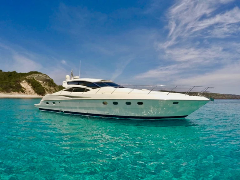 Hire Luxury Yacht Sarnico with a boat licence
