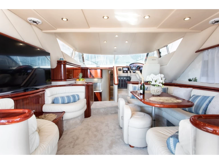 Yacht charter Kaštel Gomilica - Sunseeker Sunseeker Manhattan 48 FLY on SamBoat