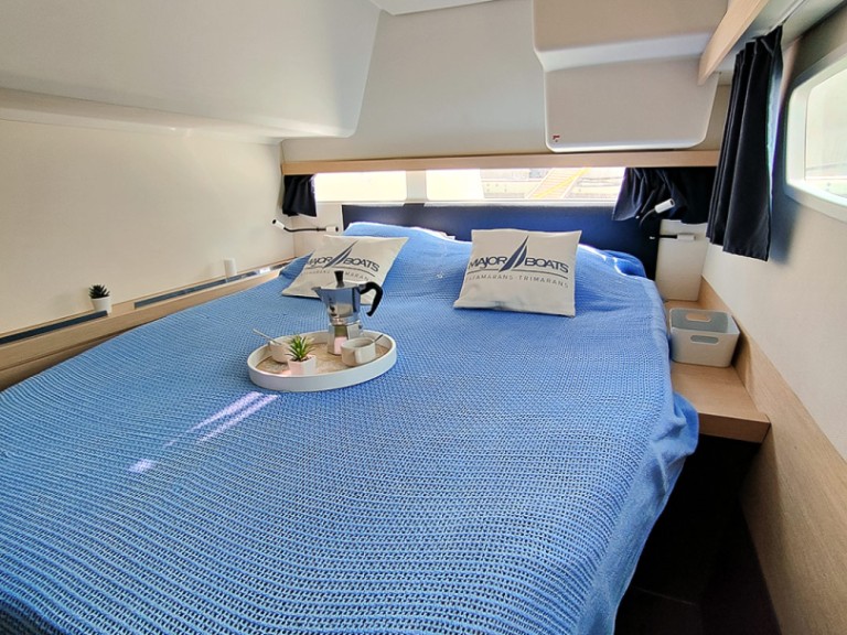 Yacht hire Port Grimaud cheap Lucia 40