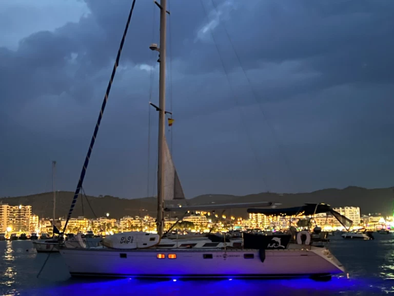 Hire Sailboat Jeanneau with a boat licence