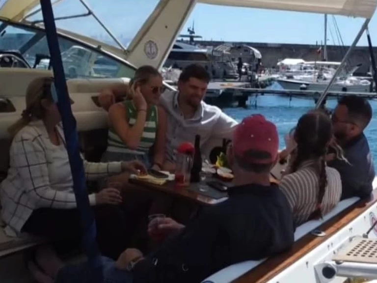 Sea Ray Sea Ray 300 Sundancer charter bareboat or skippered in  Sorrento