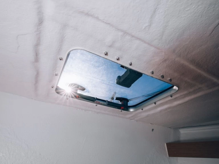 Charter a Bénéteau Flyer 6 SUNdeck in Ajaccio on Samboat