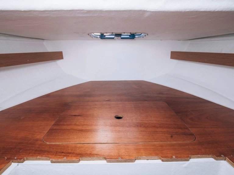 Hire Motorboat Bénéteau with a boat licence