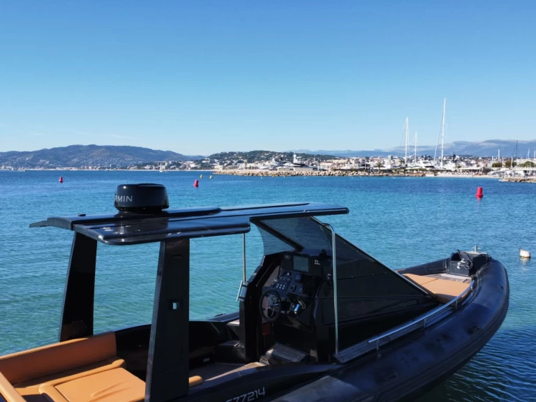 Charter a ONARCH SeaQuest 963 in Cannes on Samboat