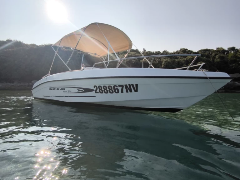 Motorboat to hire Lun at the best price