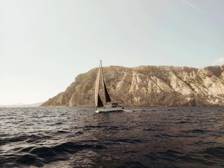 Hire a Jeanneau Sun Odyssey 43 DS Portoferraio