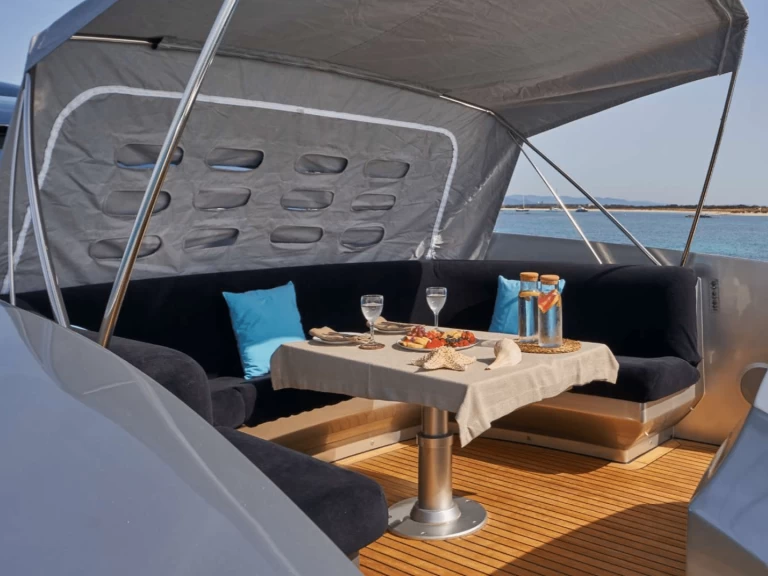 Hire Luxury Yacht with or without skipper Pershing Ibiza Town