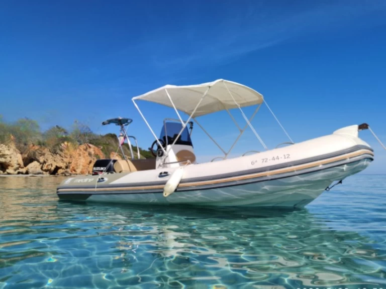 Hire a Zodiac Medline 550 Neo Ciutadella de Menorca