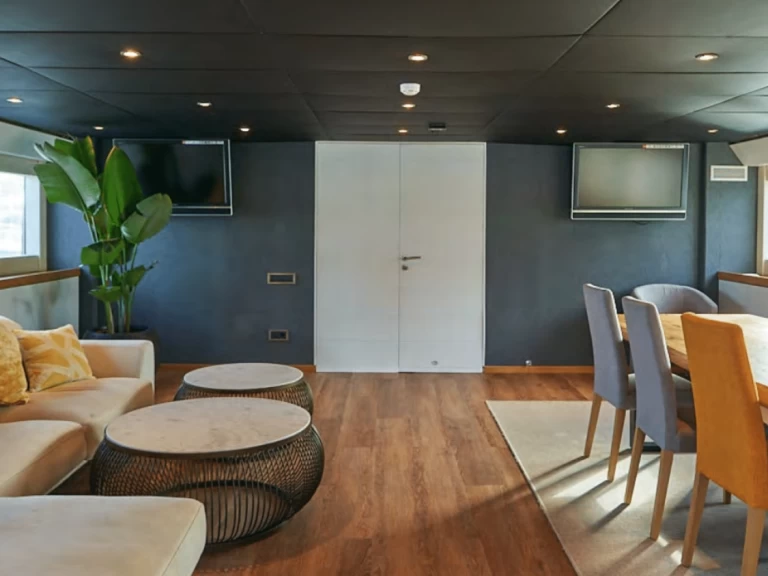 Luxury Yacht hire in Ibiza Town - Explorer 92