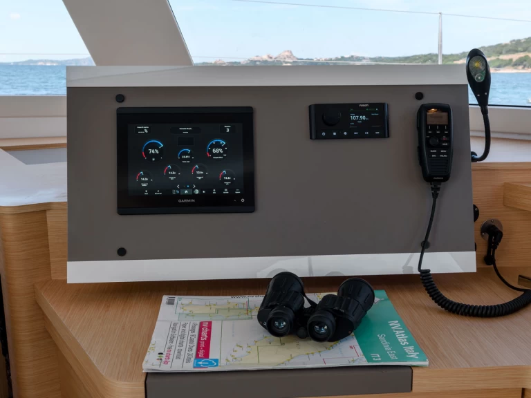 Hire Catamaran Fountaine Pajot with a boat licence