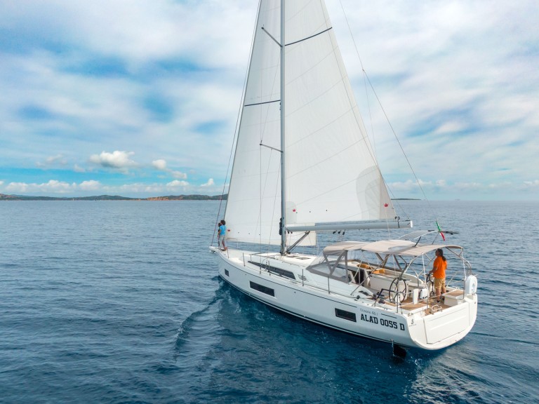 Sailboat to hire Cannigione at the best price