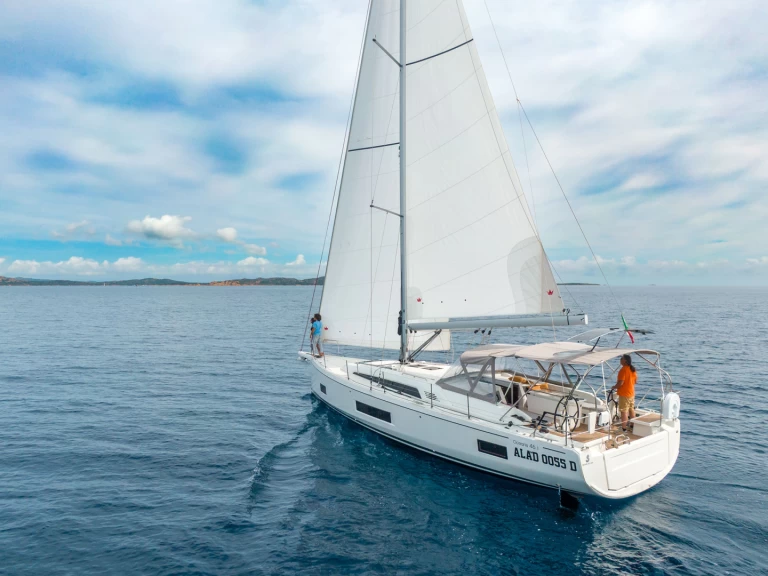 Sailboat to hire Cannigione at the best price