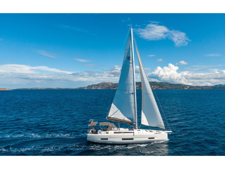 Sailboat hire in Cannigione - Dufour Dufour 470
