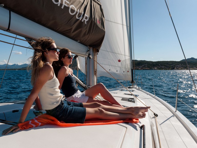 Charter a Dufour Dufour 470 in Cannigione on Samboat