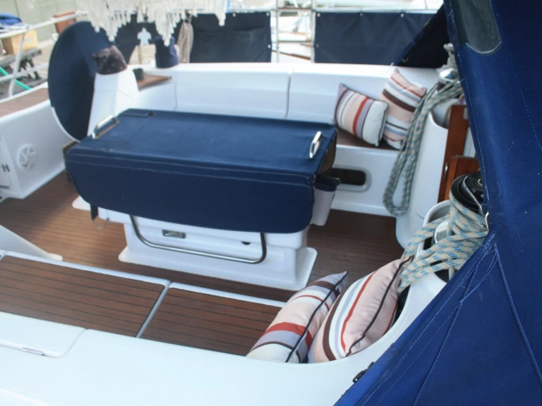 Hire Sailboat Bavaria with a boat licence