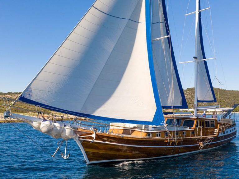 Hire Sailboat  with a boat licence