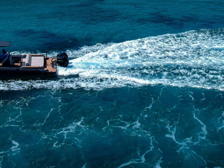 Motorboat to hire Lagonisí at the best price