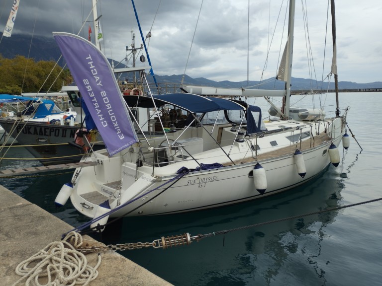 Hire Sailboat Jeanneau with a boat licence