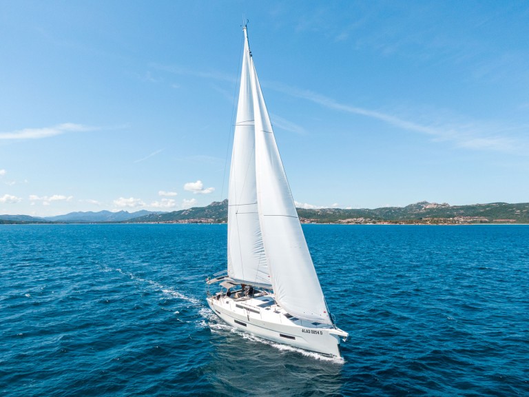 Sailboat to hire Cannigione at the best price