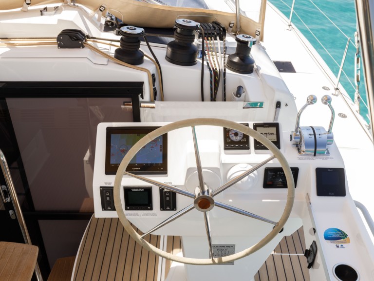 Hire Catamaran with or without skipper Fountaine Pajot Alimos