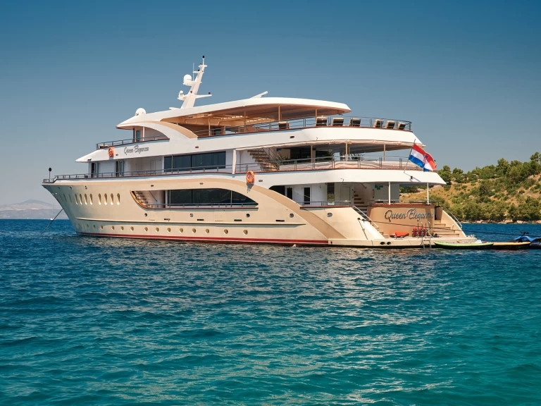 Hire a  Motoryacht Queen Eleganza Split
