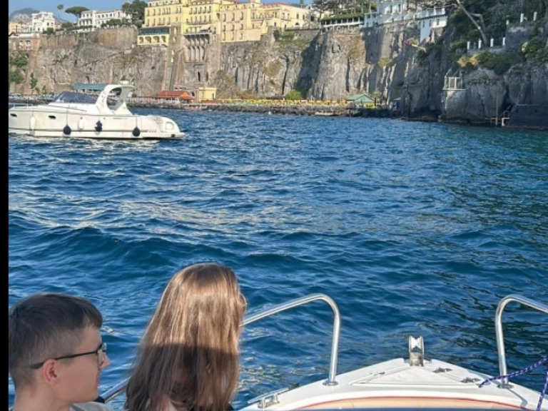 Motorboat to hire Sorrento at the best price