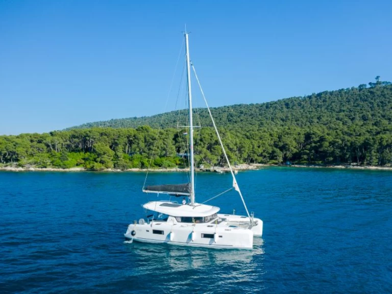 Hire a Lagoon Lagoon 42 Kaštela