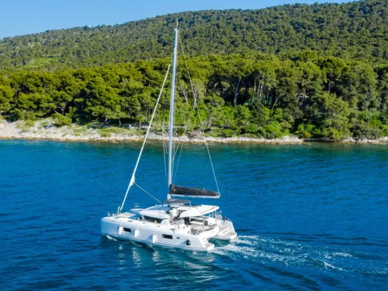 Catamaran hire in Kaštela - Lagoon Lagoon 42