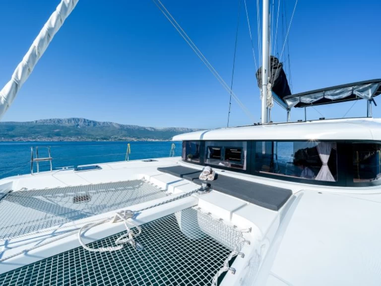 Charter a Lagoon Lagoon 42 in Kaštela on Samboat