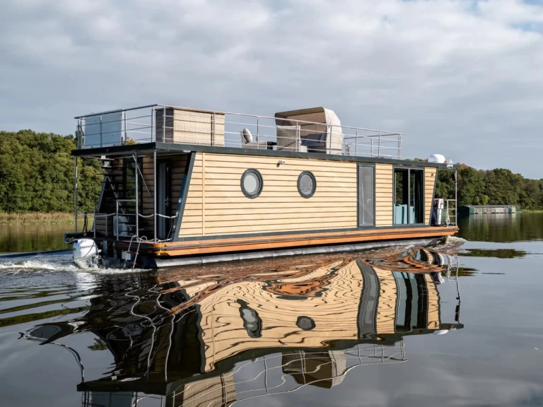 Hire a WOMA Woma D13 Fürstenberg/Havel