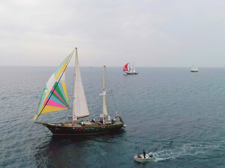 Hire Sailboat Custom Made with a boat licence