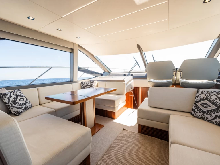 Yacht charter St. Julian's - Sunseeker Manhattan 52 on SamBoat