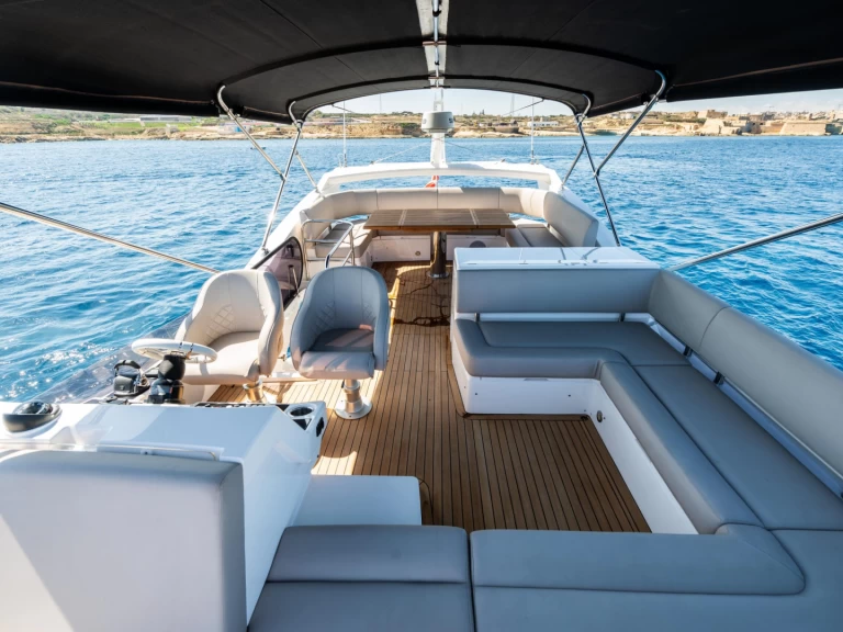 Hire Luxury Yacht with or without skipper Sunseeker St. Julian's