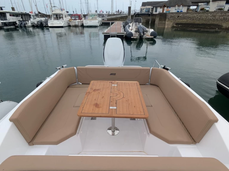 Charter a Joker Boat Clubman 28 in La Trinité-sur-Mer on Samboat