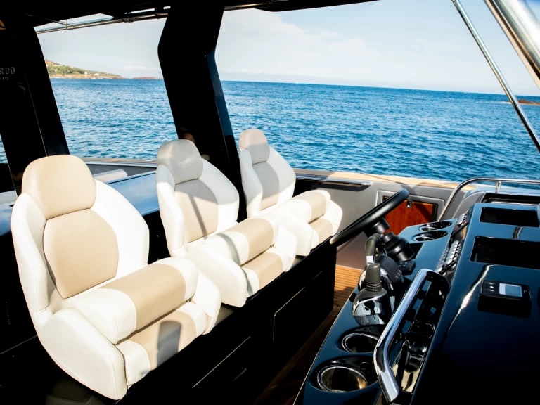 Motorboat hire in Saint-Tropez - Pardo Yachts Pardo 43