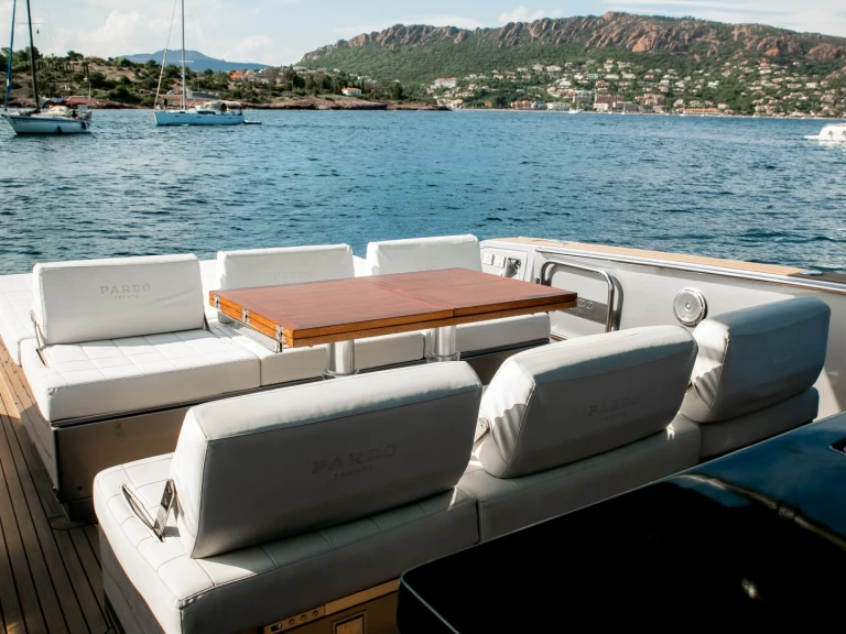 Charter a Pardo Yachts Pardo 43 in Saint-Tropez on Samboat