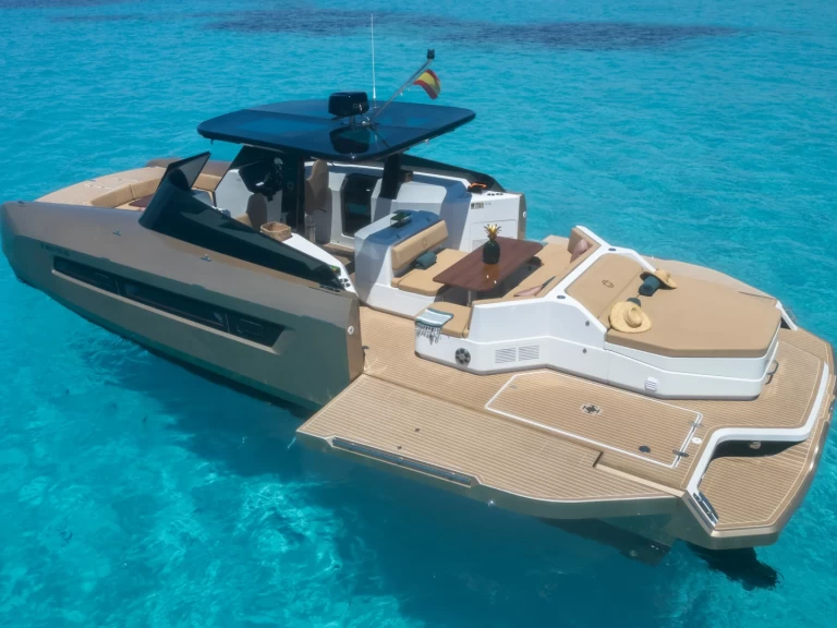 Charter a HOUSE OF HÜNTTER CATAMARAN POWER in Ibiza Town on Samboat