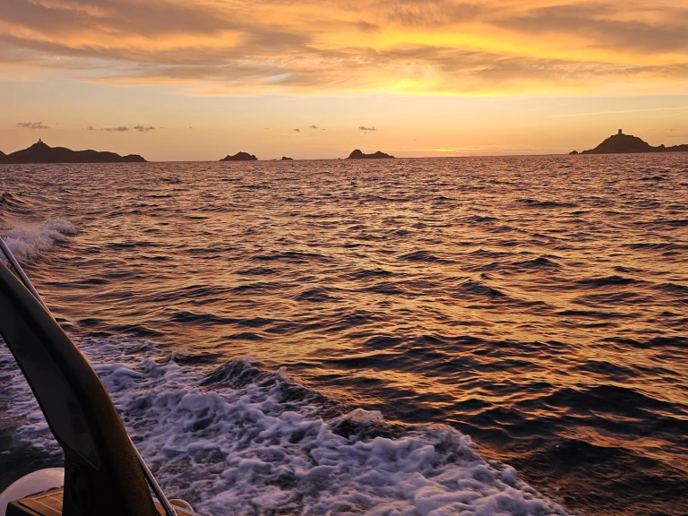 RIB hire in Ajaccio - Capelli Tempest 770