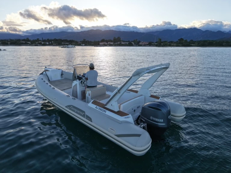 Hire RIB Capelli with a boat licence