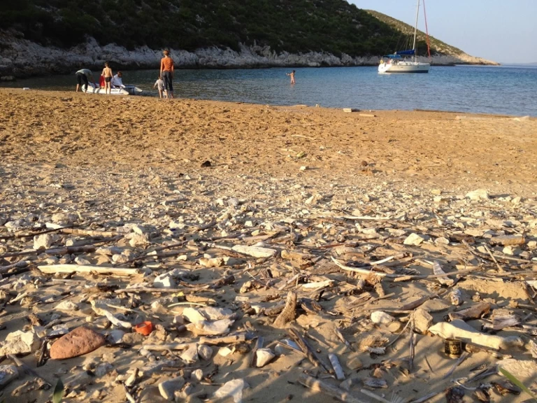 Bénéteau Oceanis 373 charter bareboat or skippered in  Vis