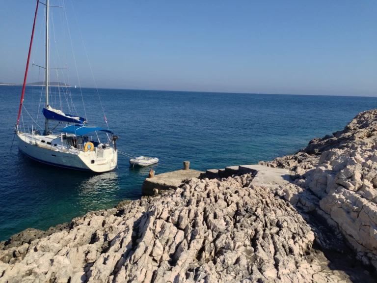 Yacht charter Vis - Bénéteau Oceanis 373 on SamBoat