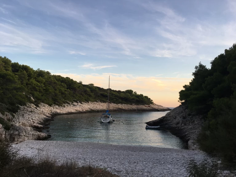 Yacht hire Vis cheap Oceanis 373